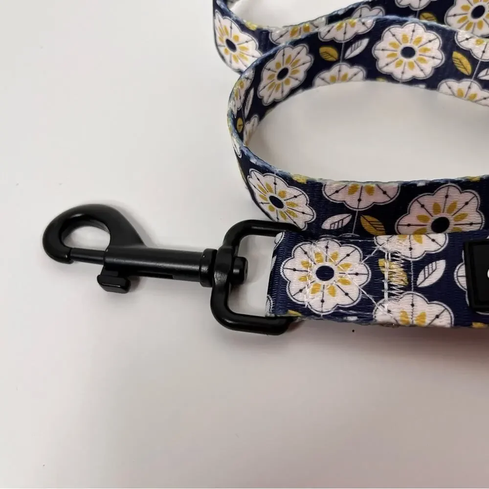 Dog Leash Daisy Print Blue Yellow White SZ MED Barkpaws NWOT Neoprene 4.75 ft